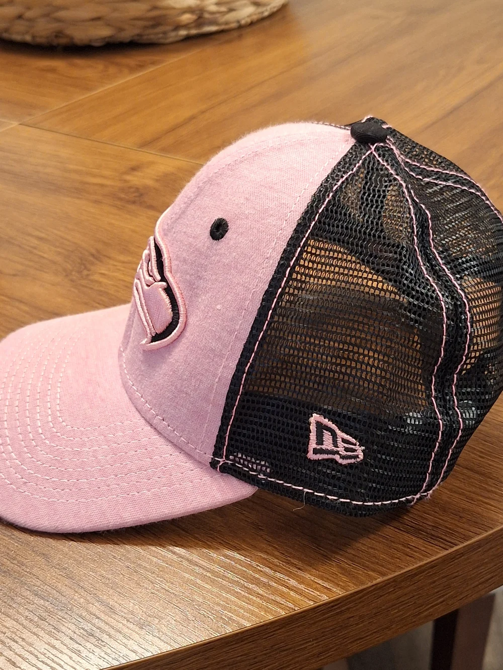 Seattle Seahawks New Era 9FORTY Women’s Pink Black Mesh Adjustable Hat NFL